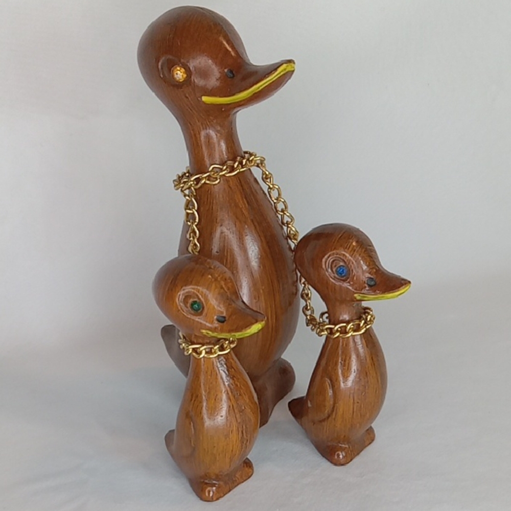 Vintage MCM Wooden Duck Family Figurines W/ Gold Chain Accents Made In Hong Kong